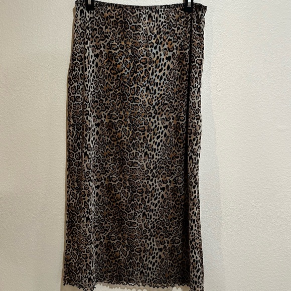 ASOS mesh midi skirt in leopard print - Picture 7 of 7